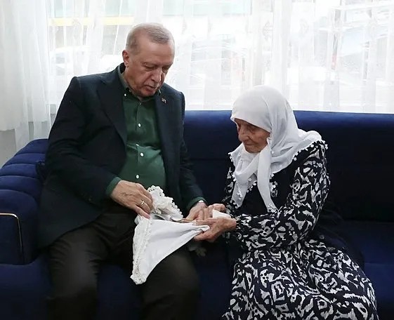 Cumhurbaşkanı Erdoğan'dan Muzaffer Nine'ye ziyaret! İki evladını ve damadını şehit vermişti